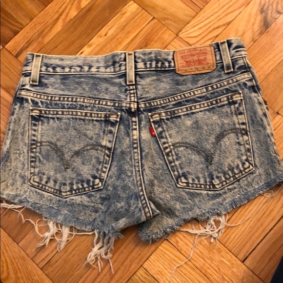 LEVI’S DENIM SHORTS - Picture 3 of 4